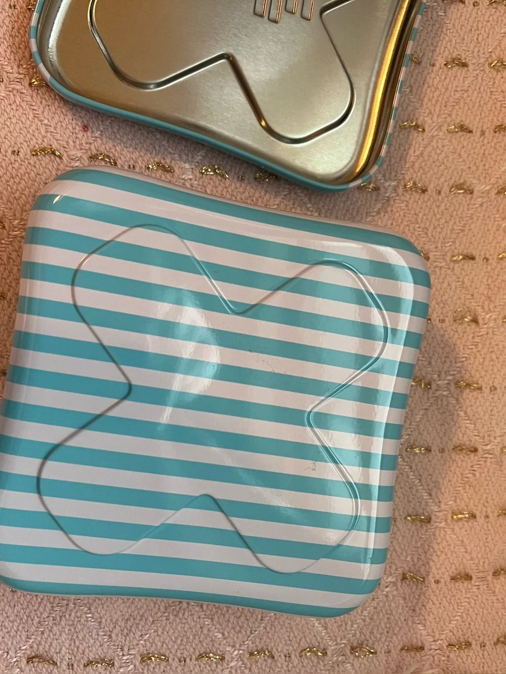 Metal tin